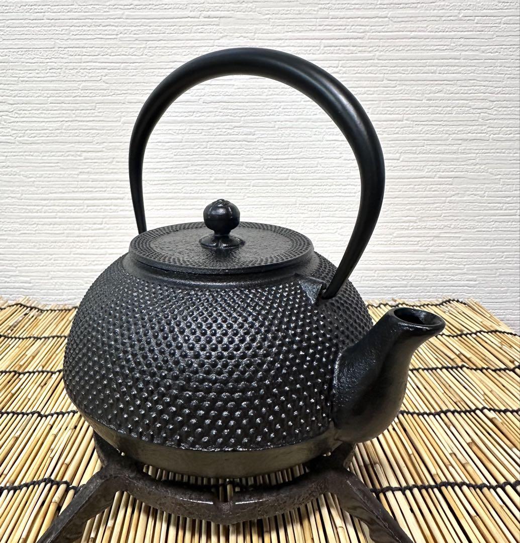 新品、未使用、供箱、タグ付　南部池永造　１２型アラレ　南部鉄瓶　南部鉄器　鉄瓶