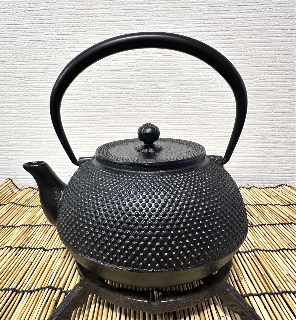 新品、未使用、供箱、タグ付　南部池永造　１２型アラレ　南部鉄瓶　南部鉄器　鉄瓶