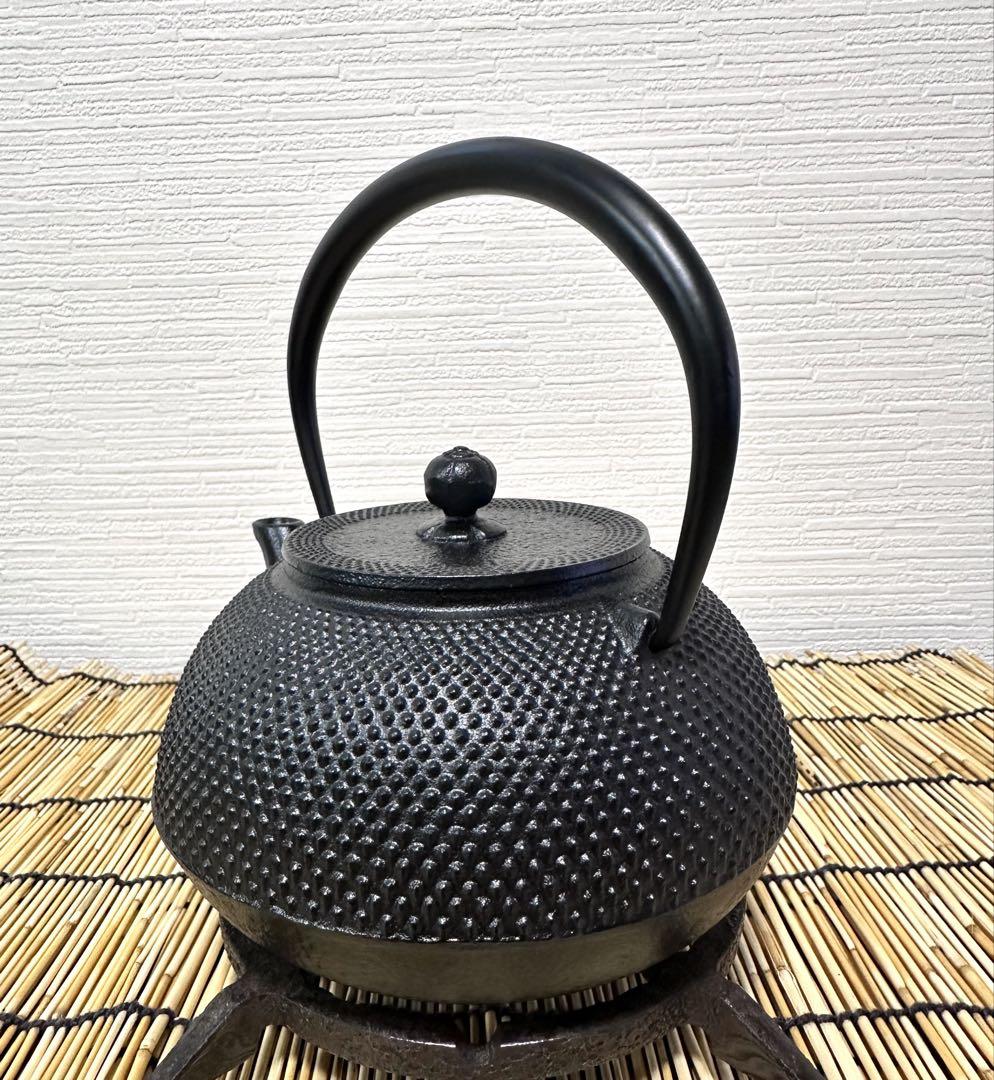 新品、未使用、供箱、タグ付　南部池永造　１２型アラレ　南部鉄瓶　南部鉄器　鉄瓶