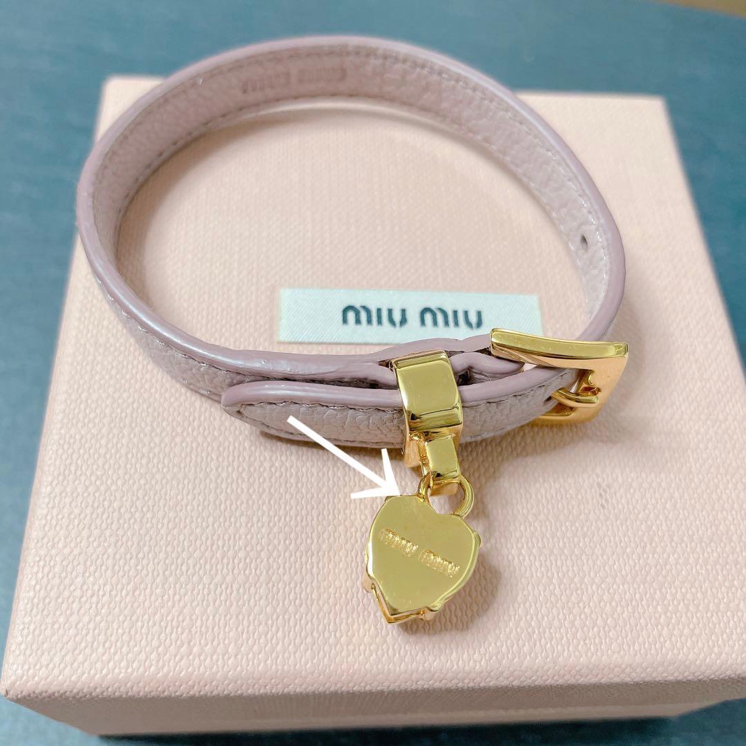 超美品の miumiu ミュウミュウ ブレスレット ハート マドラスレザー