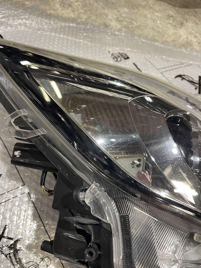 NHP10 アクア右　ヘッドライト　ヘッドランプ.KOITO 52-312