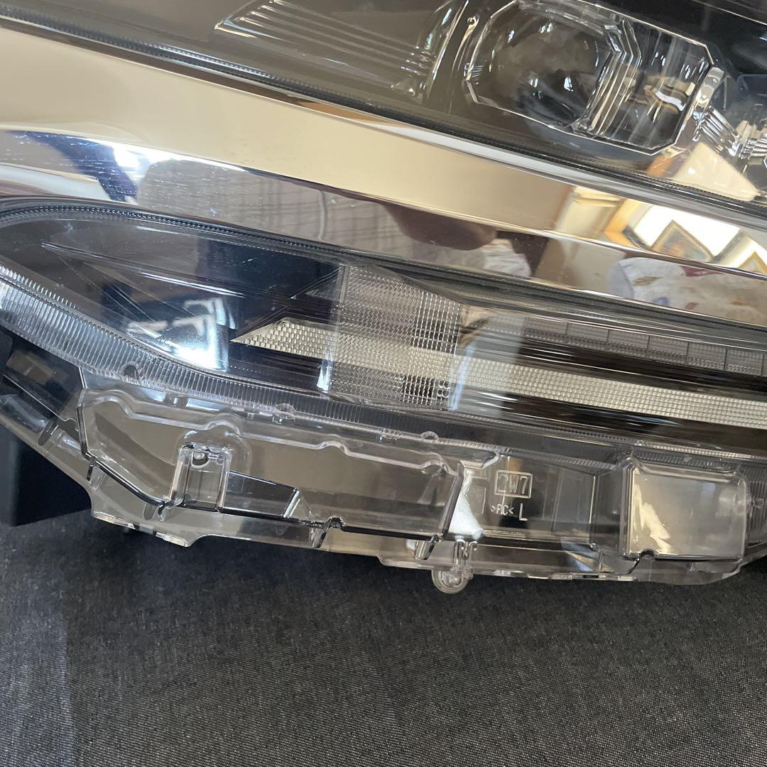 AGH30アルファード中古左ヘッドランプ81185-V2210