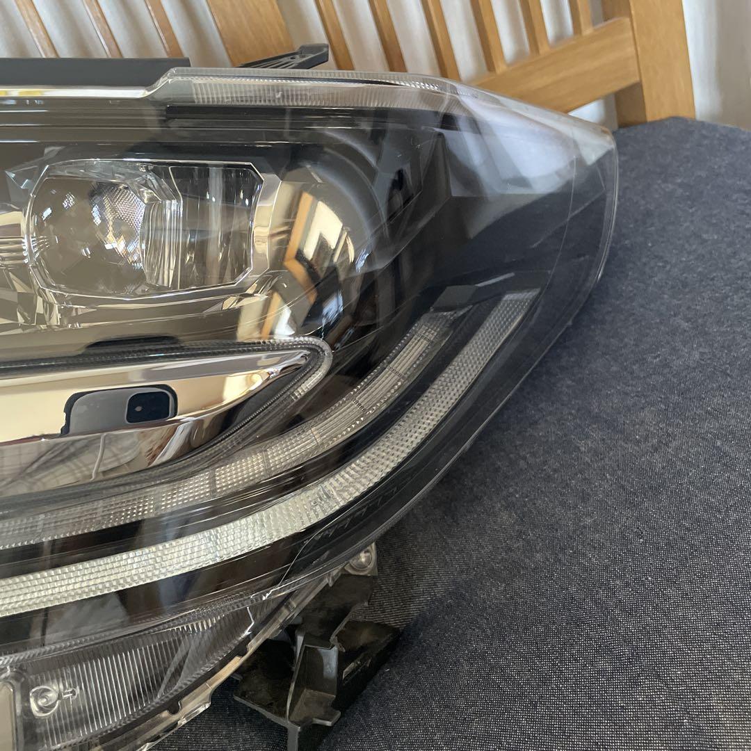 AGH30アルファード中古左ヘッドランプ81185-V2210