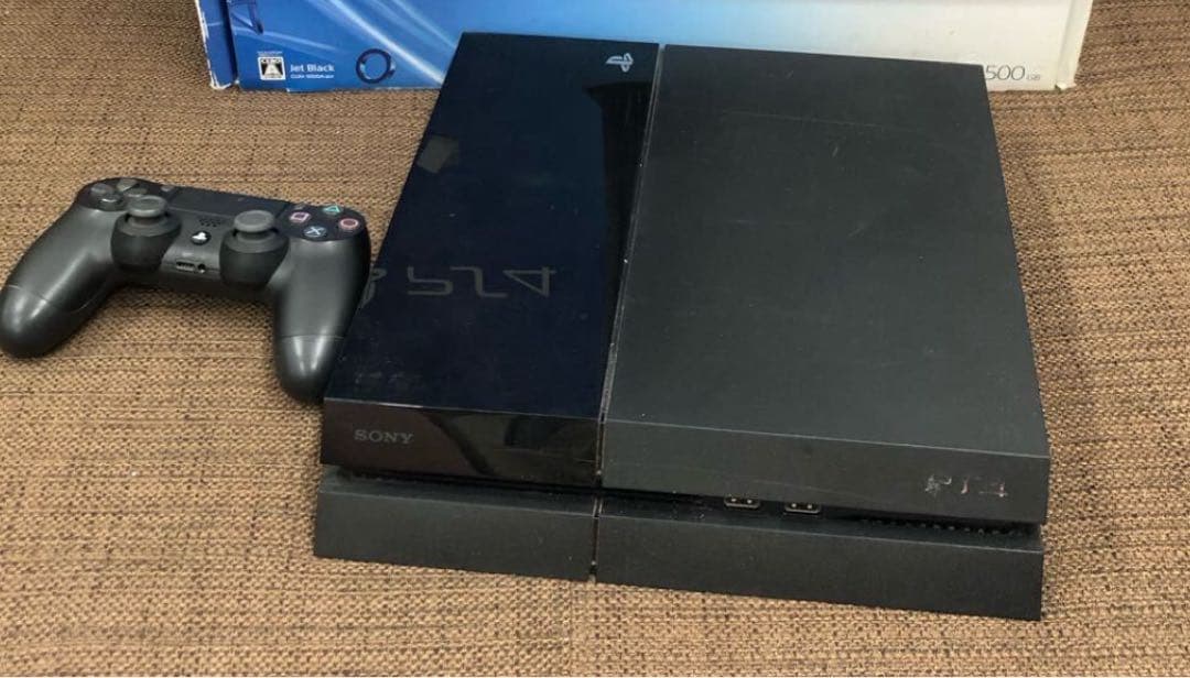 SONY PlayStation 4 本体 と コントローラー