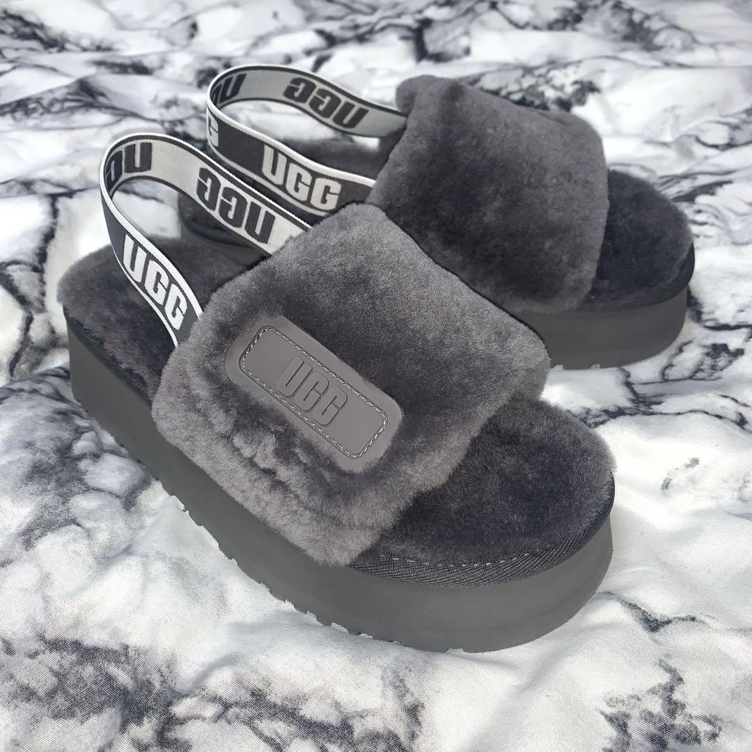 UGG ファーサンダル グレー