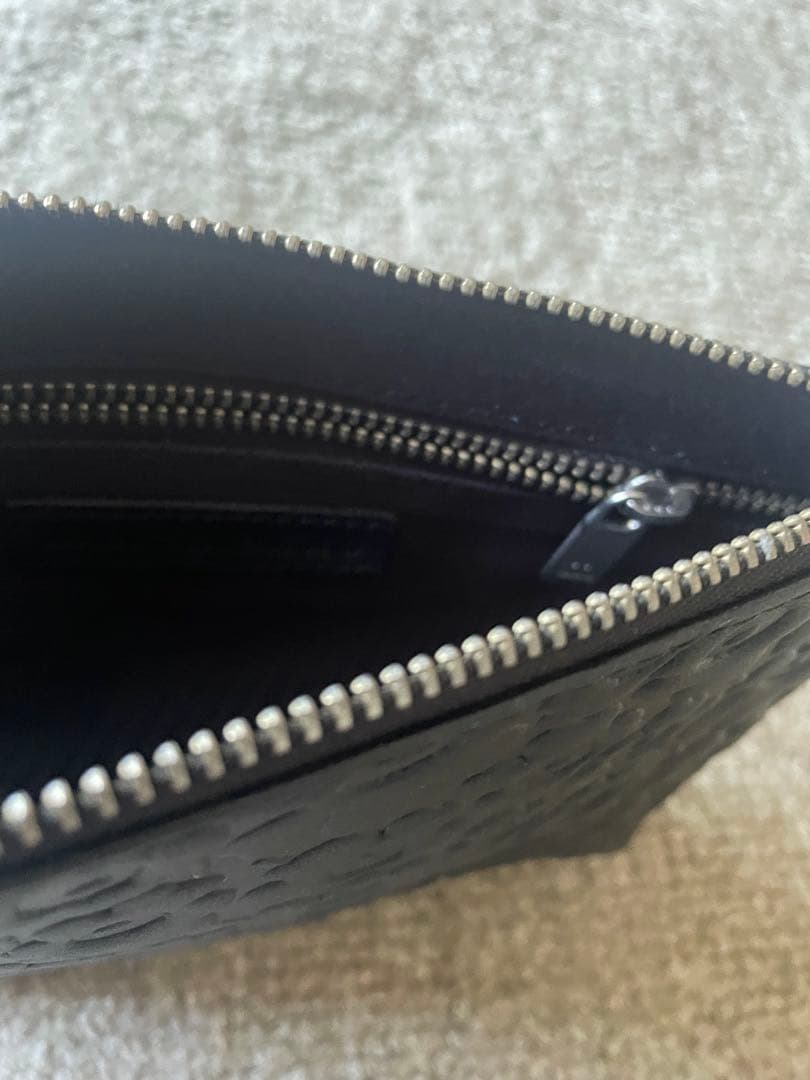 minne 花柄エンボス ポーチ 黒