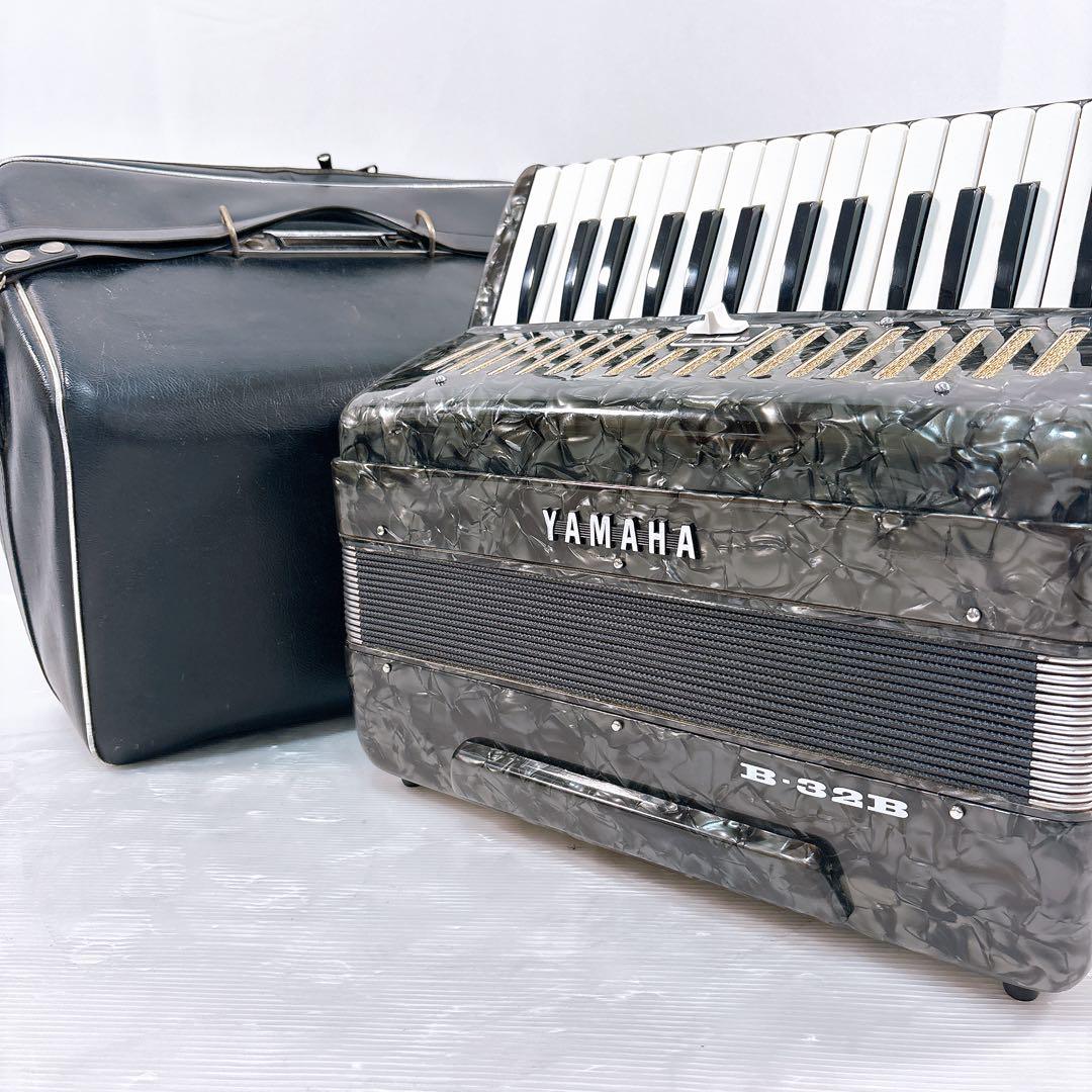 YAMAHA アコーディオン A-32B 【ケース付き】 極美品】YAMAHA ヤマハ アコーディオン B-32B ケース付き - メルカリ