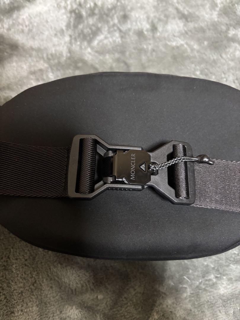 MONCLER ブラック ボディバッグ　美品
