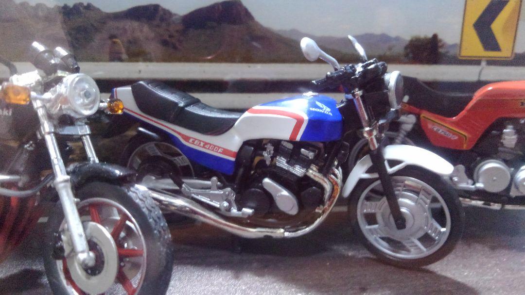 バイク✨プラモデル✨１/２４✨ミニカー✨CBX４００f✨等✨３台+高級ケース付き
