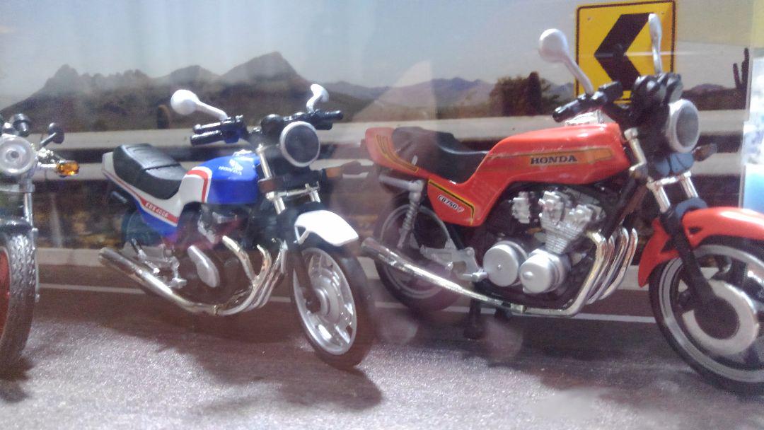 バイク✨プラモデル✨１/２４✨ミニカー✨CBX４００f✨等✨３台+高級ケース付き