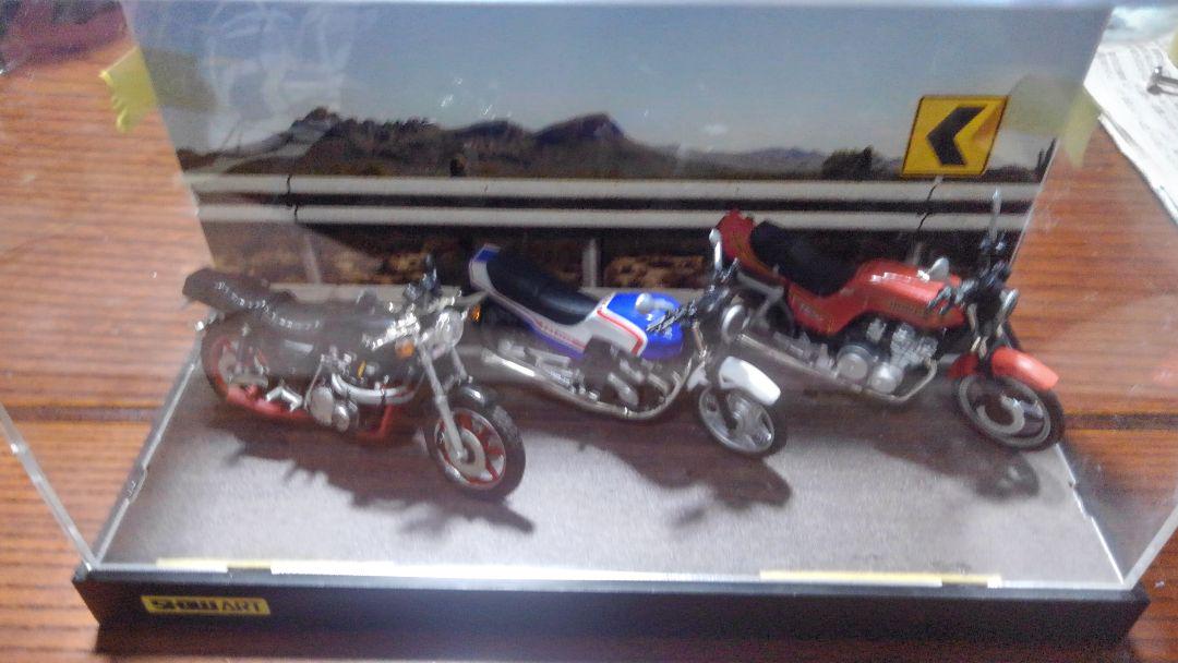 バイク✨プラモデル✨１/２４✨ミニカー✨CBX４００f✨等✨３台+高級ケース付き