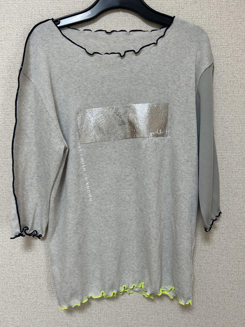 新品　今季　完売品　RADIATE（ラディエイト）箔プリントメロウリブトップス