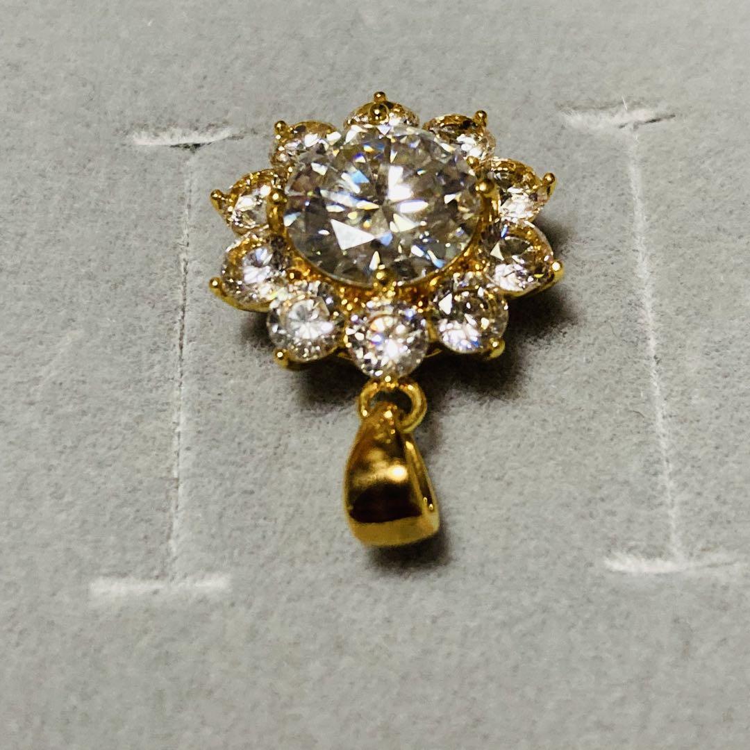 18金　18K 最高級モアサナイト　2.0ct　花形ネックレス