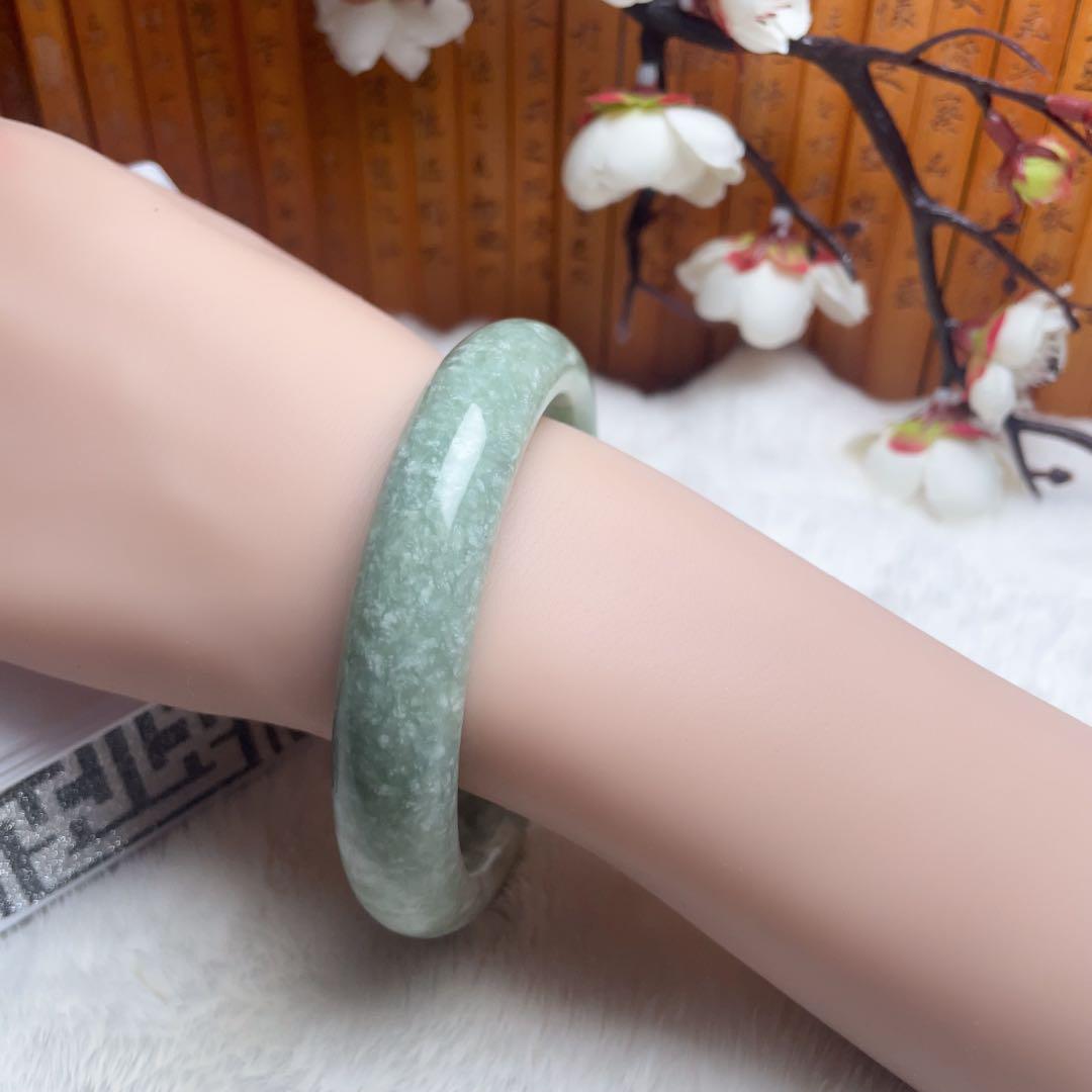 天然石 和田玉白玉 バングル點翠綠入り天然石腕輪
