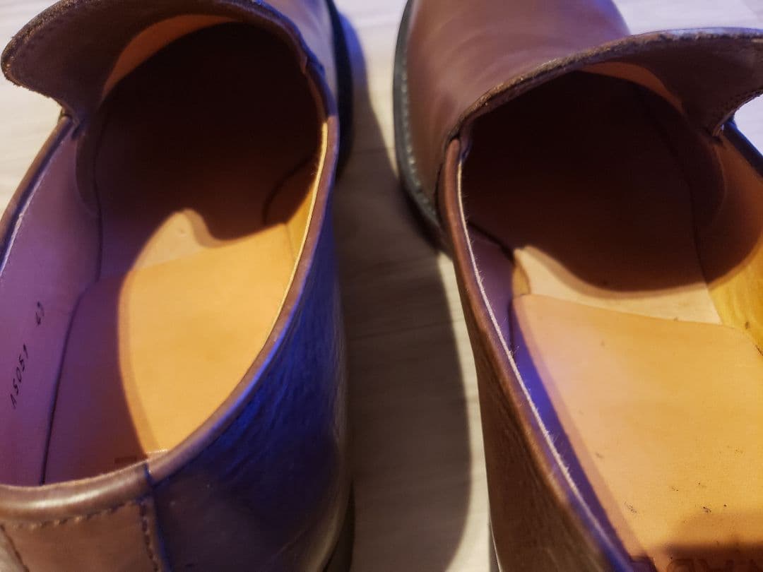 バデル　ダークブラウンローファーです。