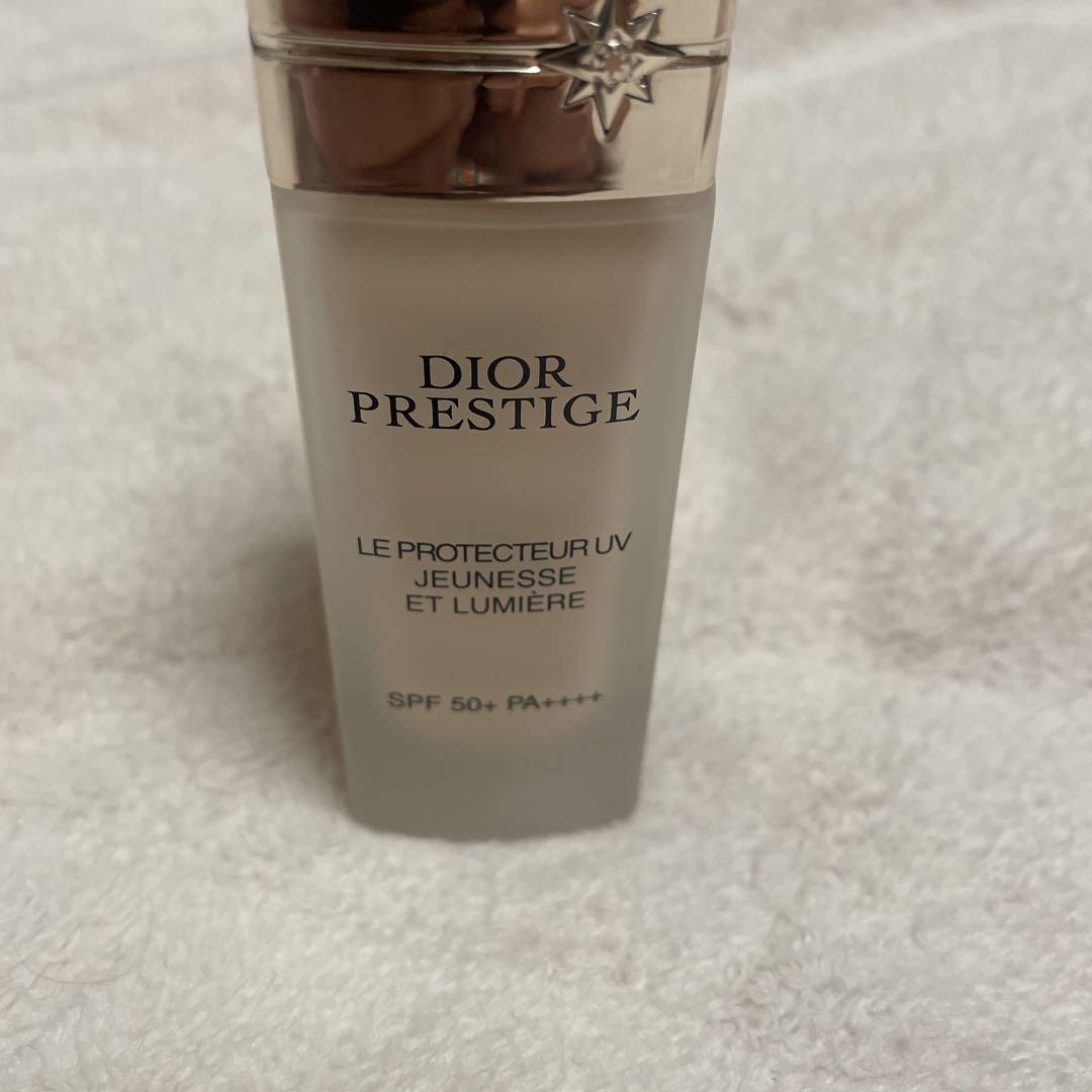 Dior プレステージ ホワイト ル プロテクター UVルミエール シアーグロウ