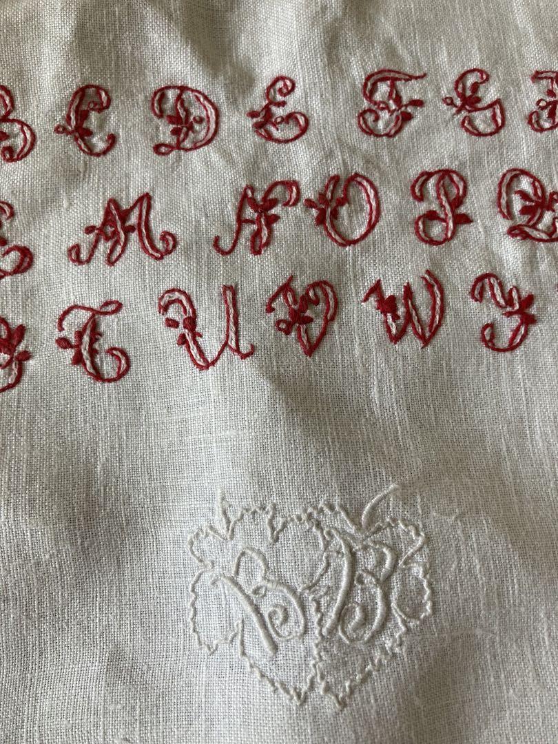 アンティーク サンプラー 手刺繍 アルファベット 手仕事 レース モノグラム 蝶
