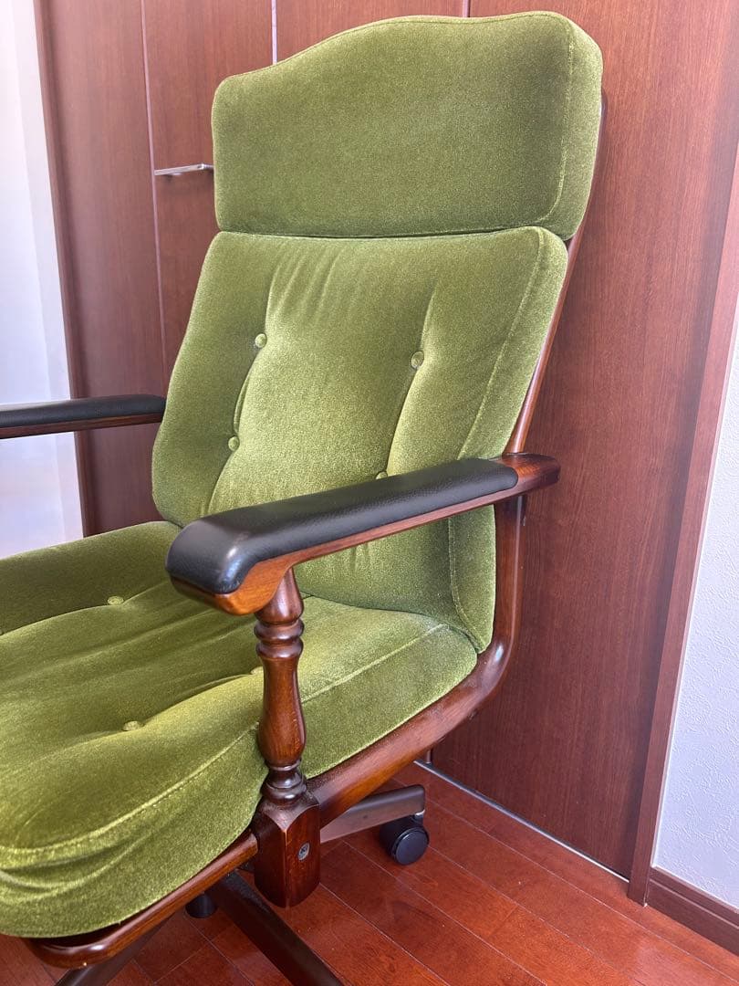 カリモク オリーブグリーン ベルベット デスクチェア カリモク オリーブグリーン ベルベット デスクチェア