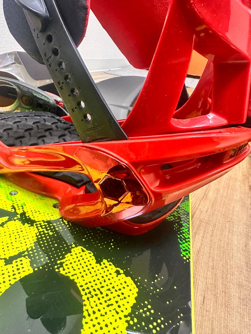 Salomon スノーボードビンディング