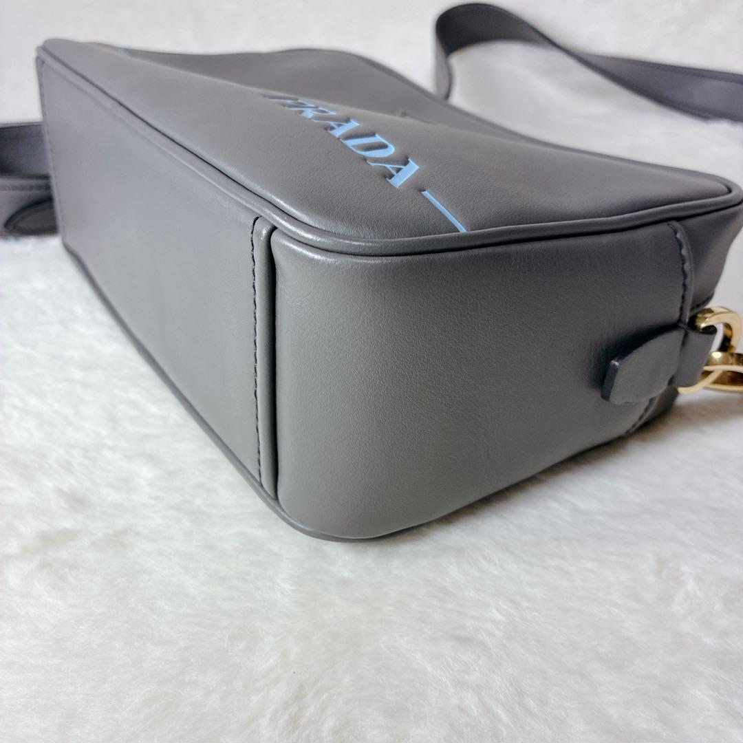 【希少:美品】PRADA ショルダーバッグ サフィアーノ　レザー　グレー　正規品
