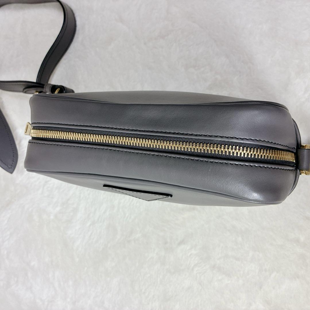 【希少:美品】PRADA ショルダーバッグ サフィアーノ　レザー　グレー　正規品
