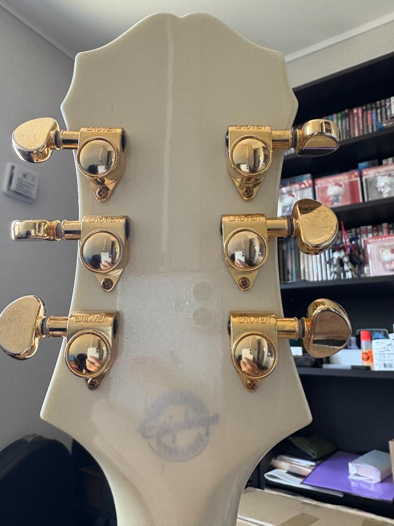 Epiphone Emperor Swingster ほぼホワイトファルコン！