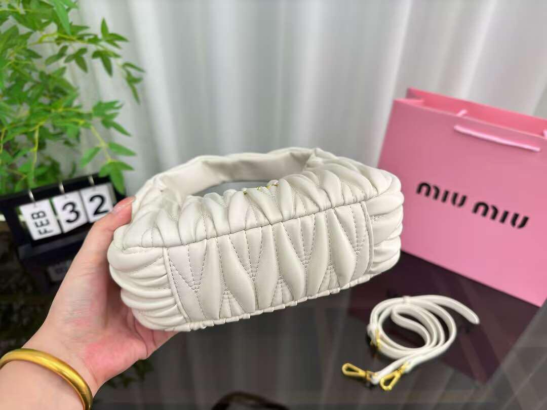 １点限り！VIP顧客セール22SS★累積売上第１位┃MIUMIU★5NG003 1点限り！VIP顧客セール☆累積売上総額第1位！┃MIUMIU_5BE024