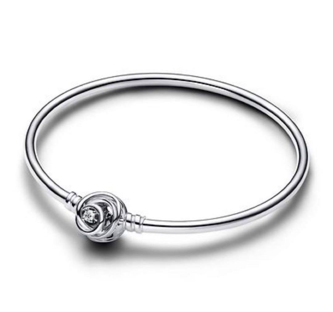 Pandora シルバーバングルブレスレット（17cm） Moments バングル（ブレスレット）｜Pandora（パンドラ）の