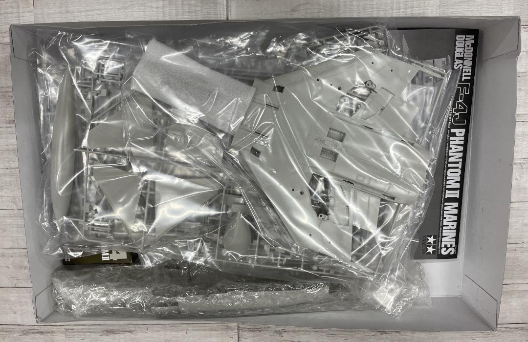 ◇未組立◇1/32 マクダネル・ダグラス F-4J ファントムII マリーン