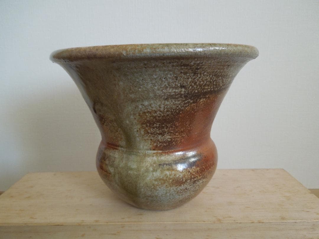 近江一紀　三濃黒窯陶器　花瓶　濃茶・茶緑色　広角間口　レア品