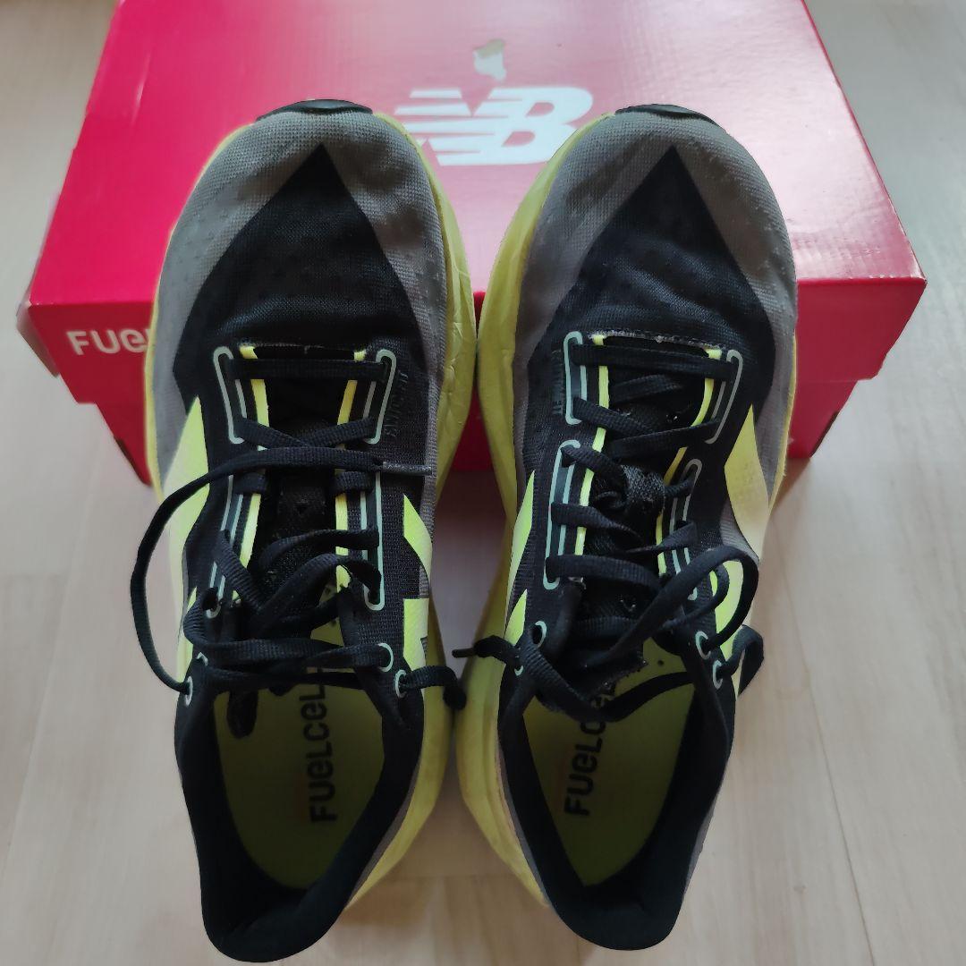 New Balance FuelCell Rebel ランニングシューズ