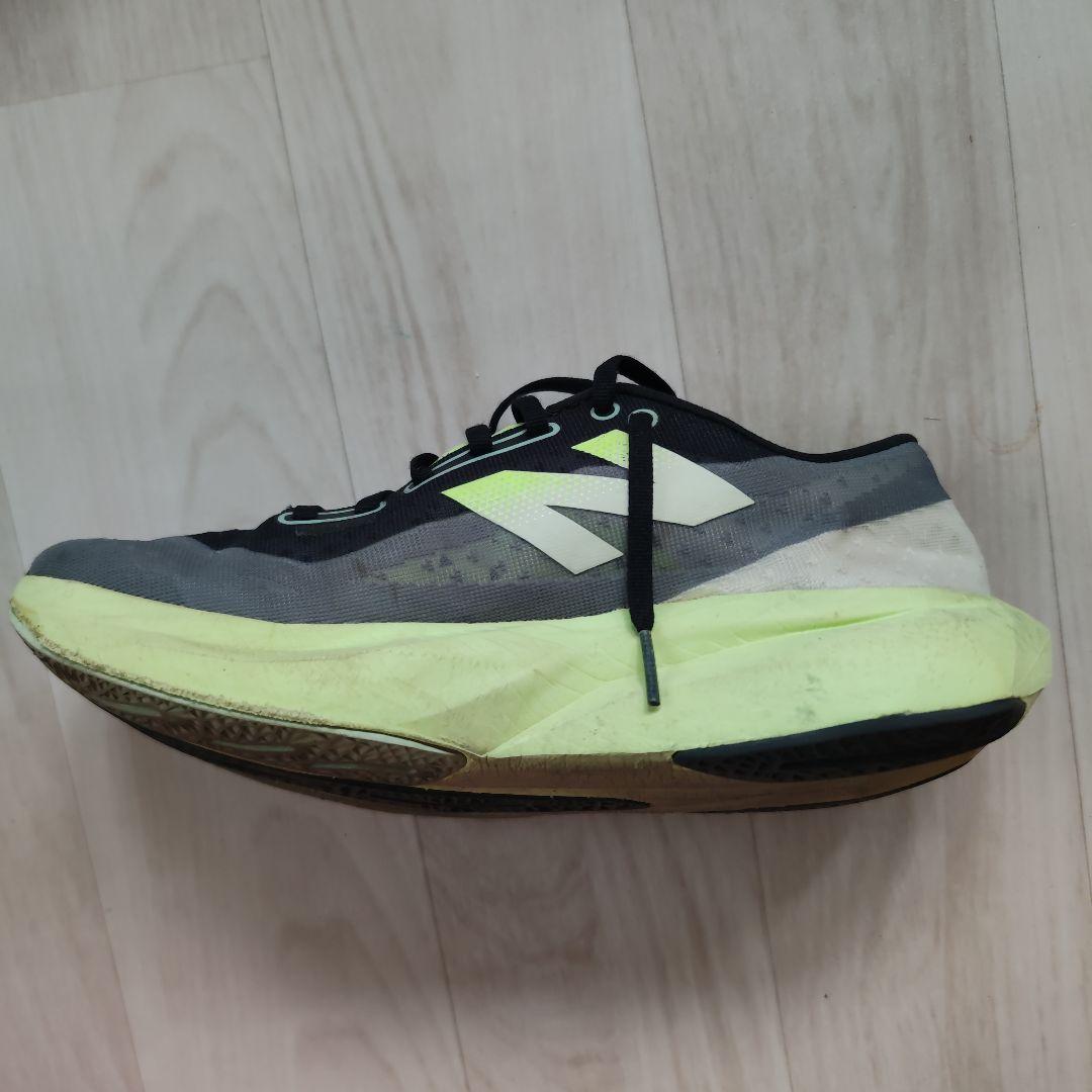 New Balance FuelCell Rebel ランニングシューズ