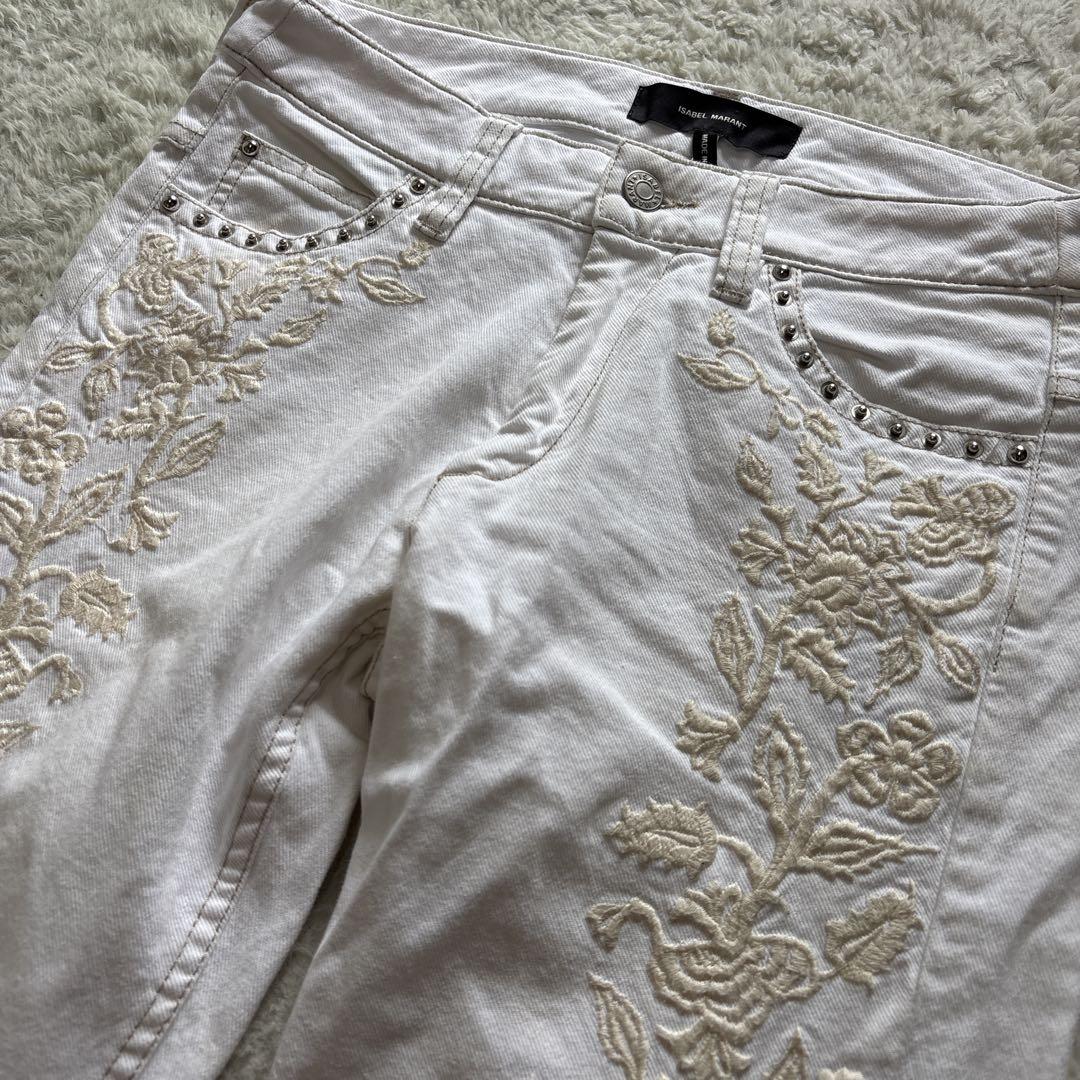 イザベルマラン　花柄刺繍ホワイトデニムパンツ　スタッズ　クロップド イザベルマラン 花柄刺繍ホワイトデニムパンツ スタッズ