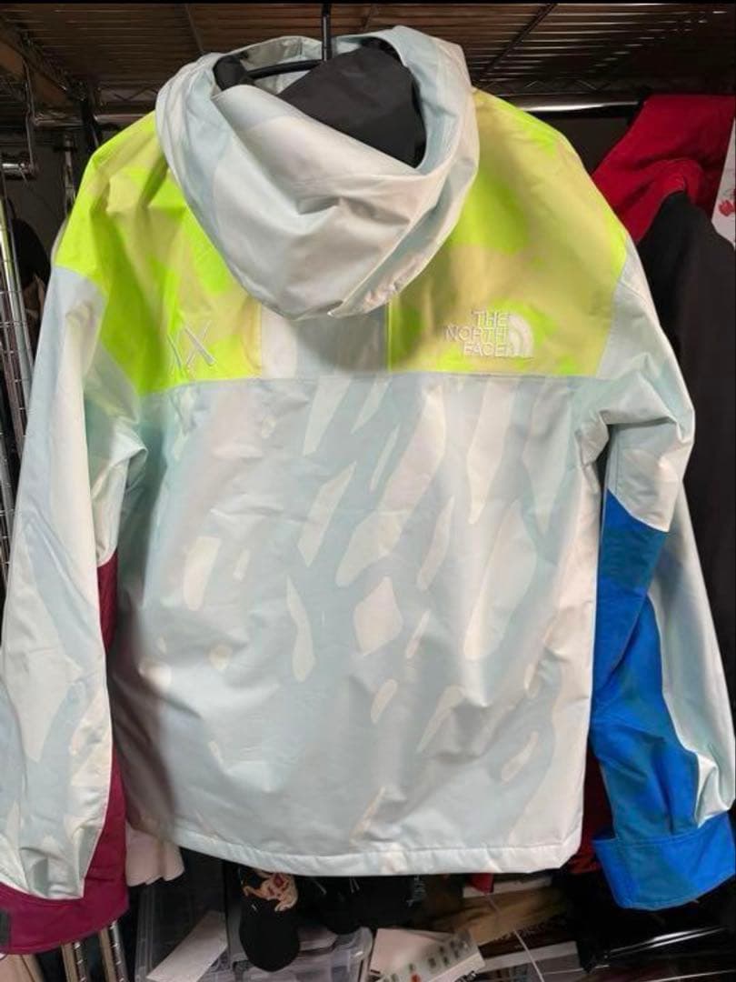 【国内販売無し】KAWS×North Face マウンテンジャケット☆激レア☆ 【国内販売無し】KAWS×North Face マウンテンジャケット☆激レア☆