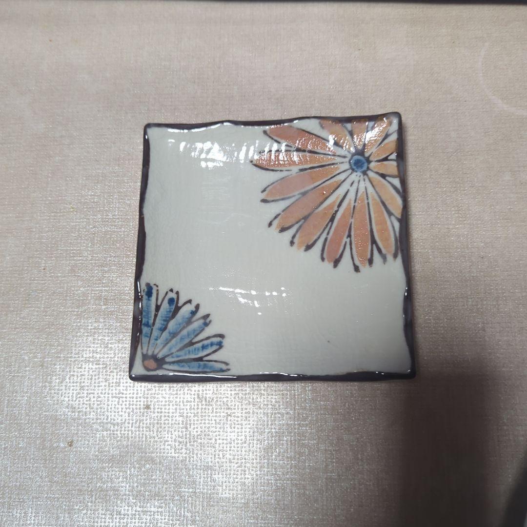 焼物和食器3枚