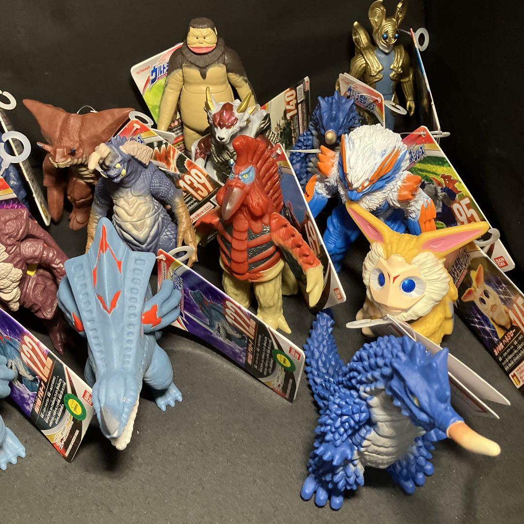新品タグ付き25体セット　ウルトラ怪獣シリーズ　ソフビフィギュア　まとめ売り