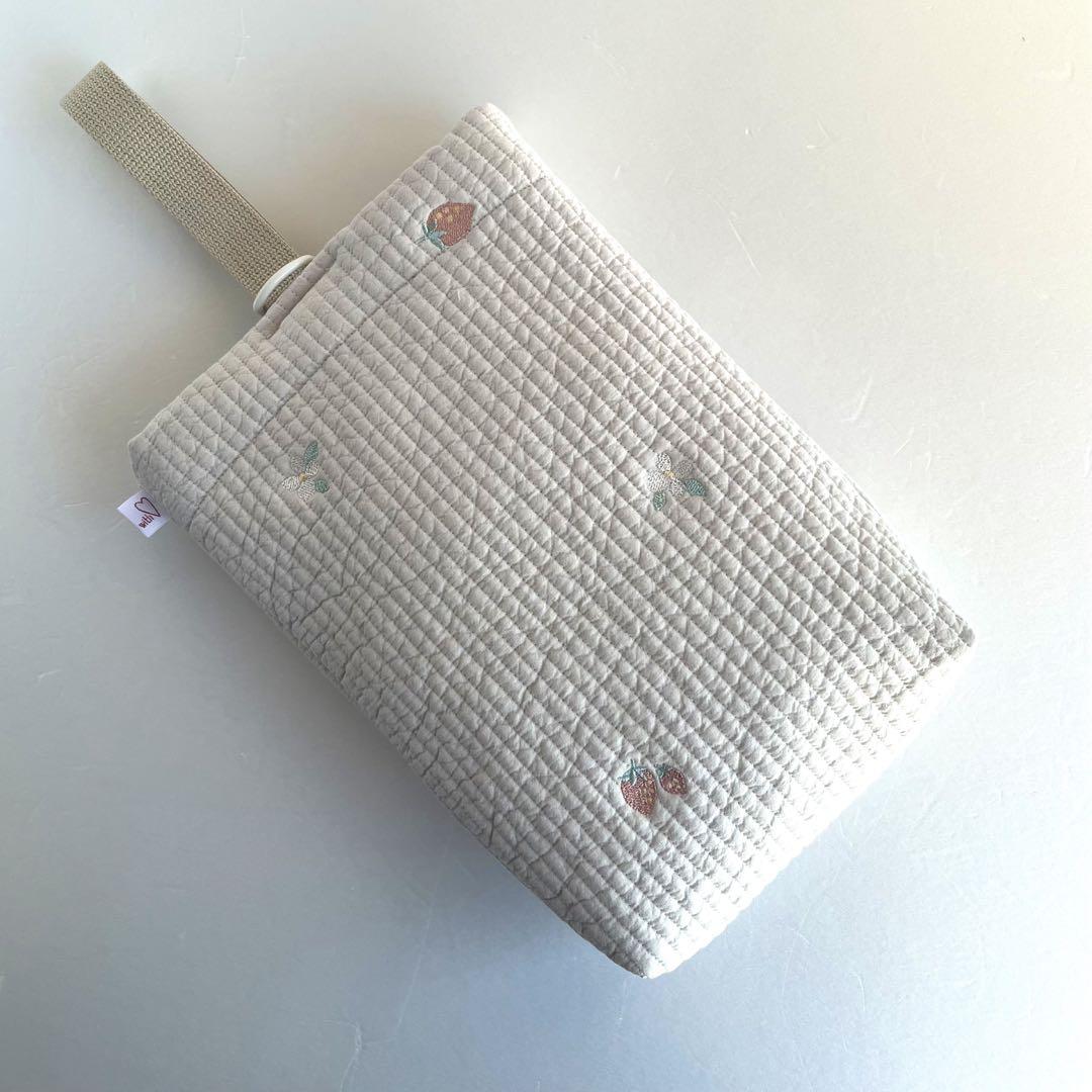 ヌビ　刺繍　イチゴと苺の白花　レッスンバック　上履き入れ　体操着袋　ヌビバック