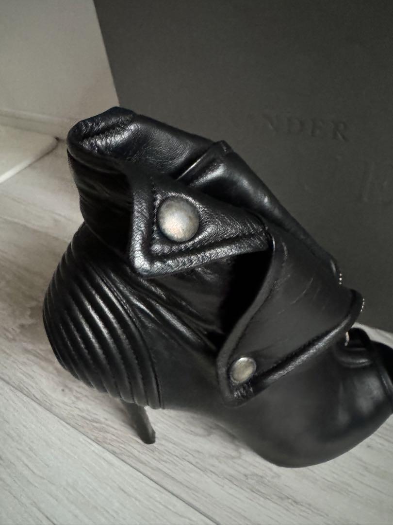 (値下げ)【ほぼ新品未使用】希少！ALEXANDER McQUEEN ブーツ36