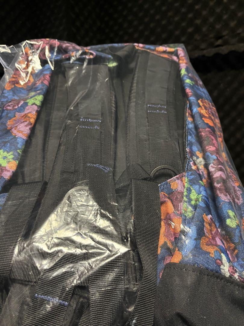 新品 17年限定 ルミナスタペストリー デイパック 26l 花柄