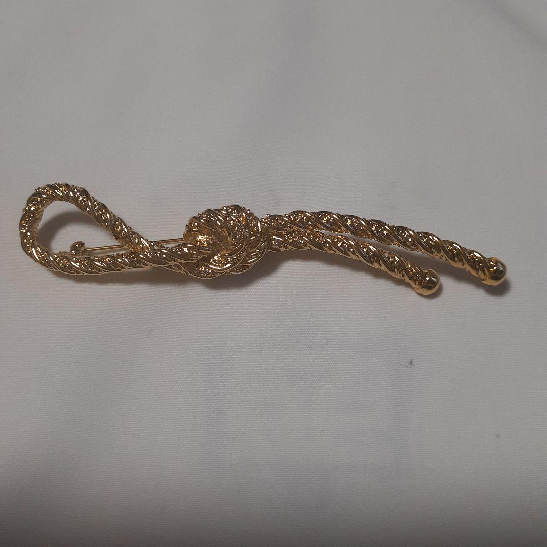 クリスチャンディオール　ブローチ新品