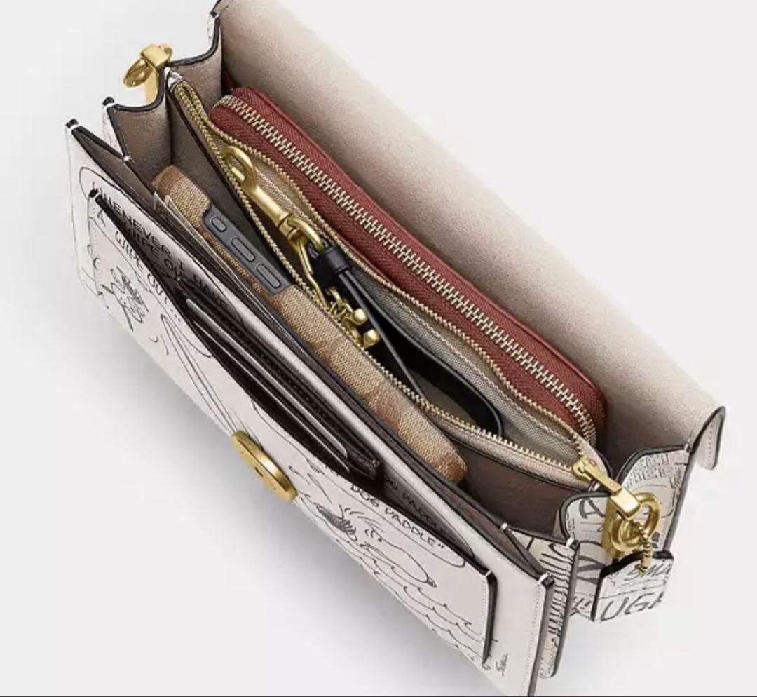 COACH x スヌーピー タビーショルダーバッグ　26