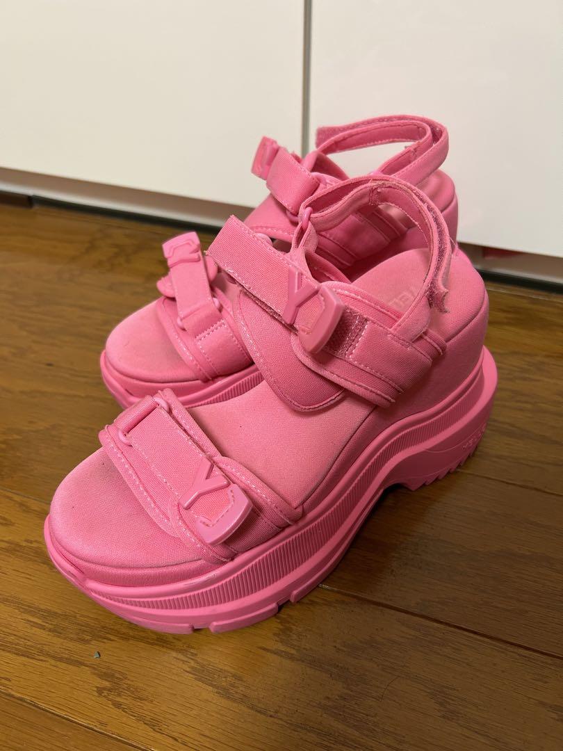 YELLO | ・ 丸みのあるなめらかなシルエットに抜け感のある 上品