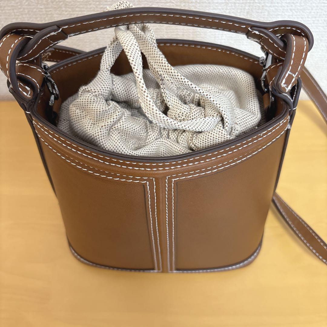 ZARA】人気モデル リアルレザークロスボディバッグ 美品