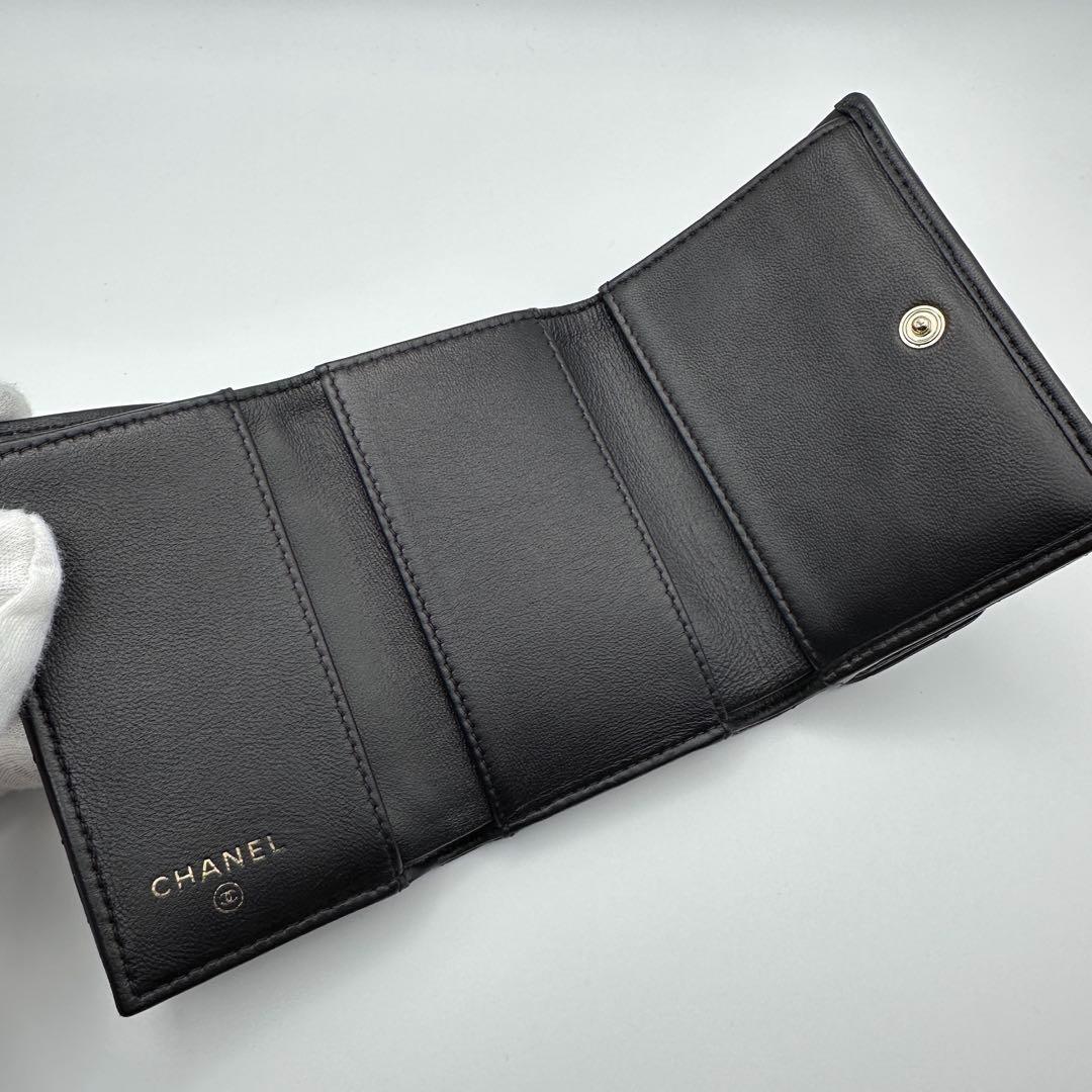CHANEL シャネル ミニ財布 マトラッセ 三つ折り コンパクトゴールド金具