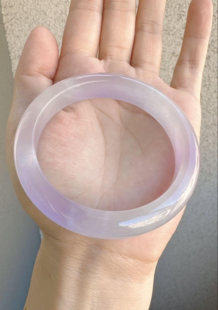 透明感のある薄紫の翡翠ヒスイバングル