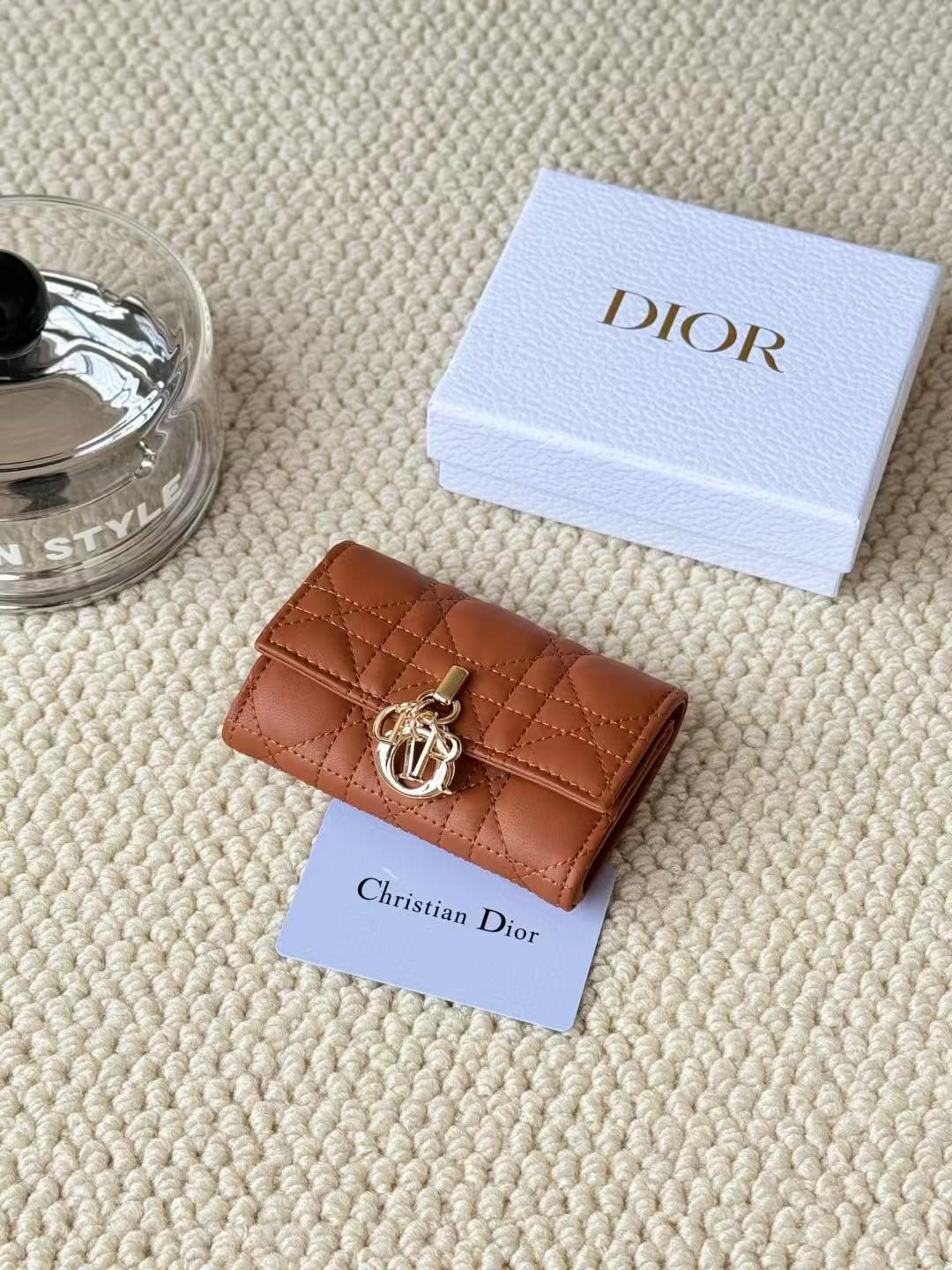 美品 Dior ディオール 三つ折り財布 画像3
