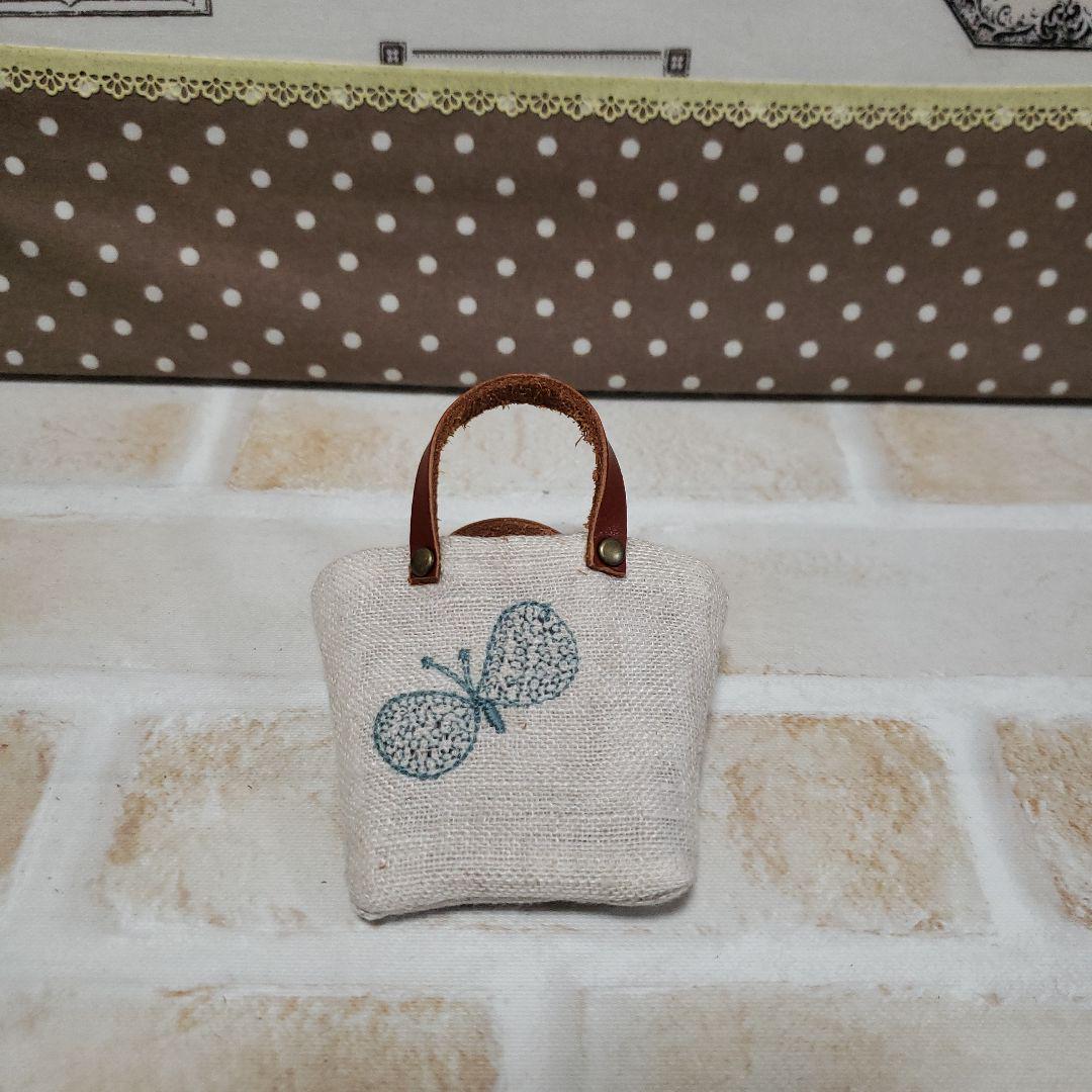 ミナペルホネンchoucho ベージュバンブーバッグ　ハンドメイド ミニミニバッグmina perhonen 本革AG二重織chouchoベージュ②