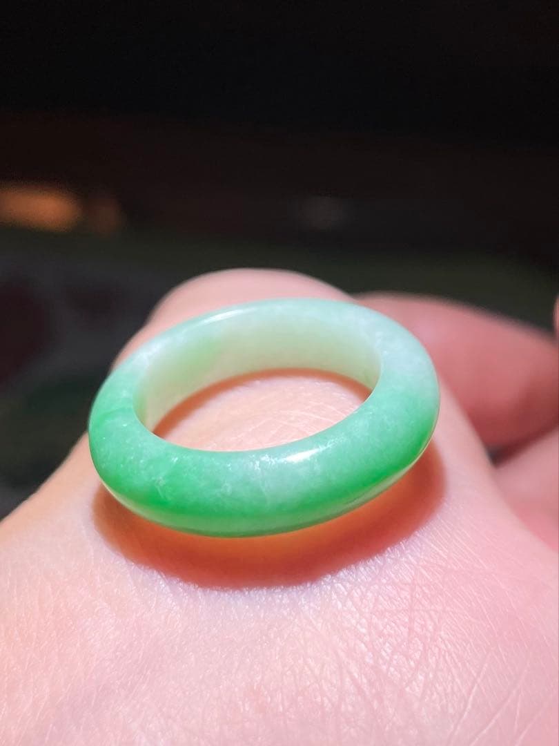 天然翡翠フルーツグリーン 透かしリング 甘く爽やかな色合い