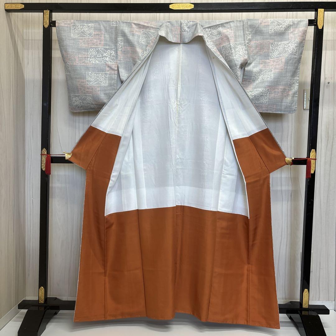 AK-2791 白地 紬 素敵な模様 正絹 広衿　袷　着物
