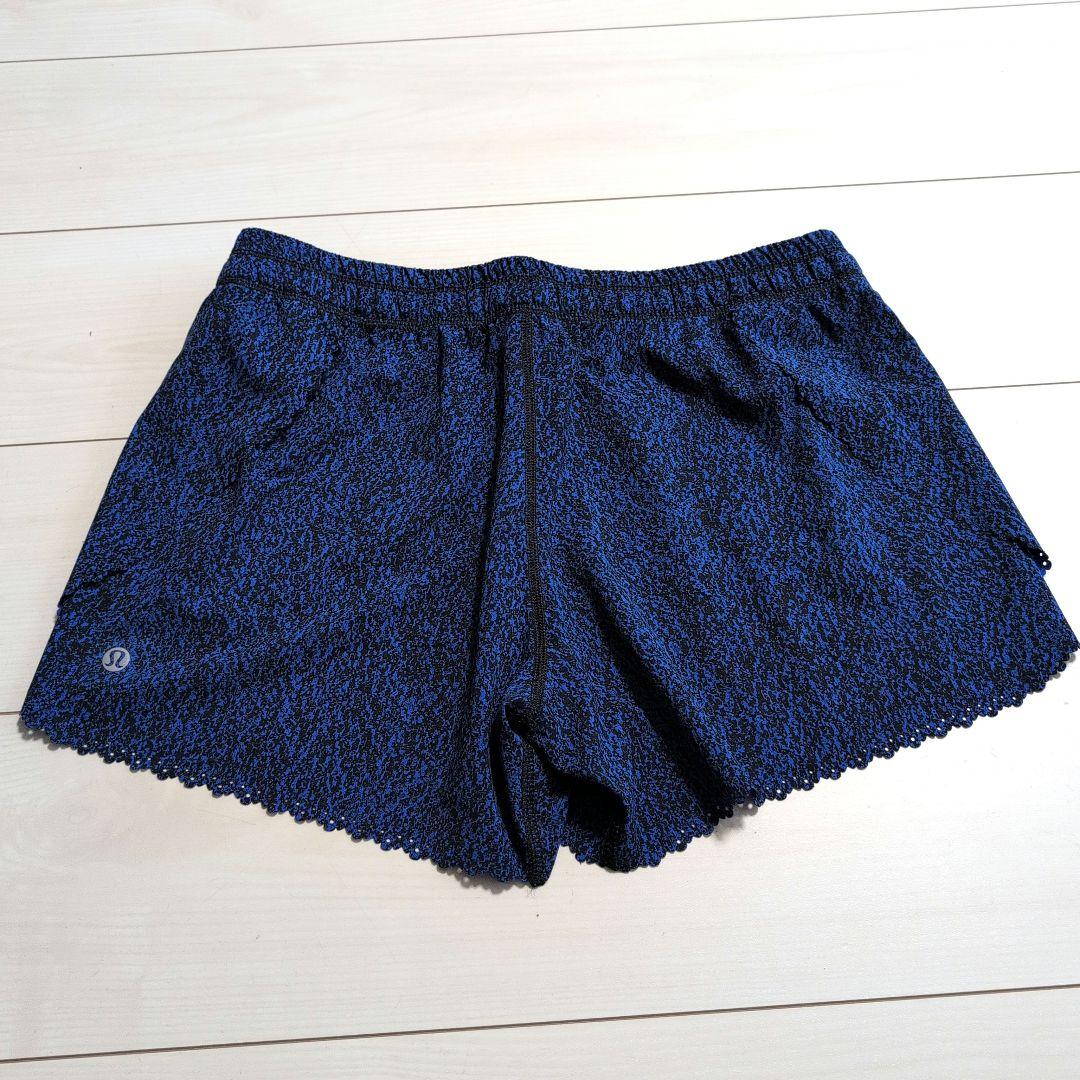 新品　ルルレモン青と黒の模様 トレーニングショートパンツ　サイズ4